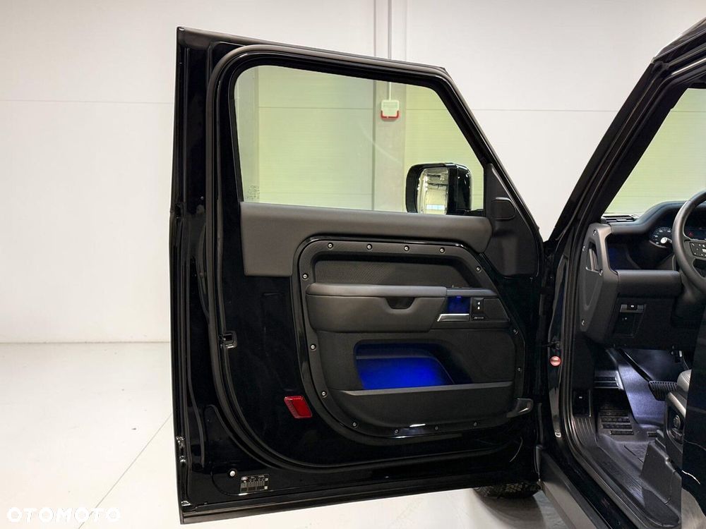 Land Rover Defender - 17