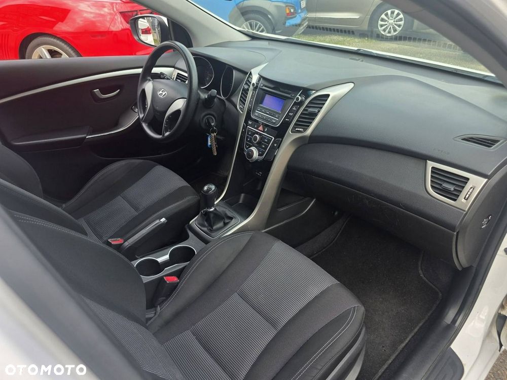 Hyundai i30 1.6 D Classic + - 22