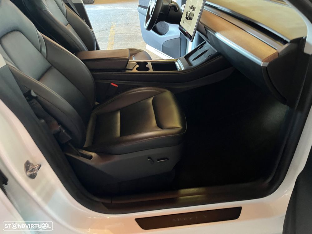 Tesla Model Y Long Range Dual Motor AWD - 23