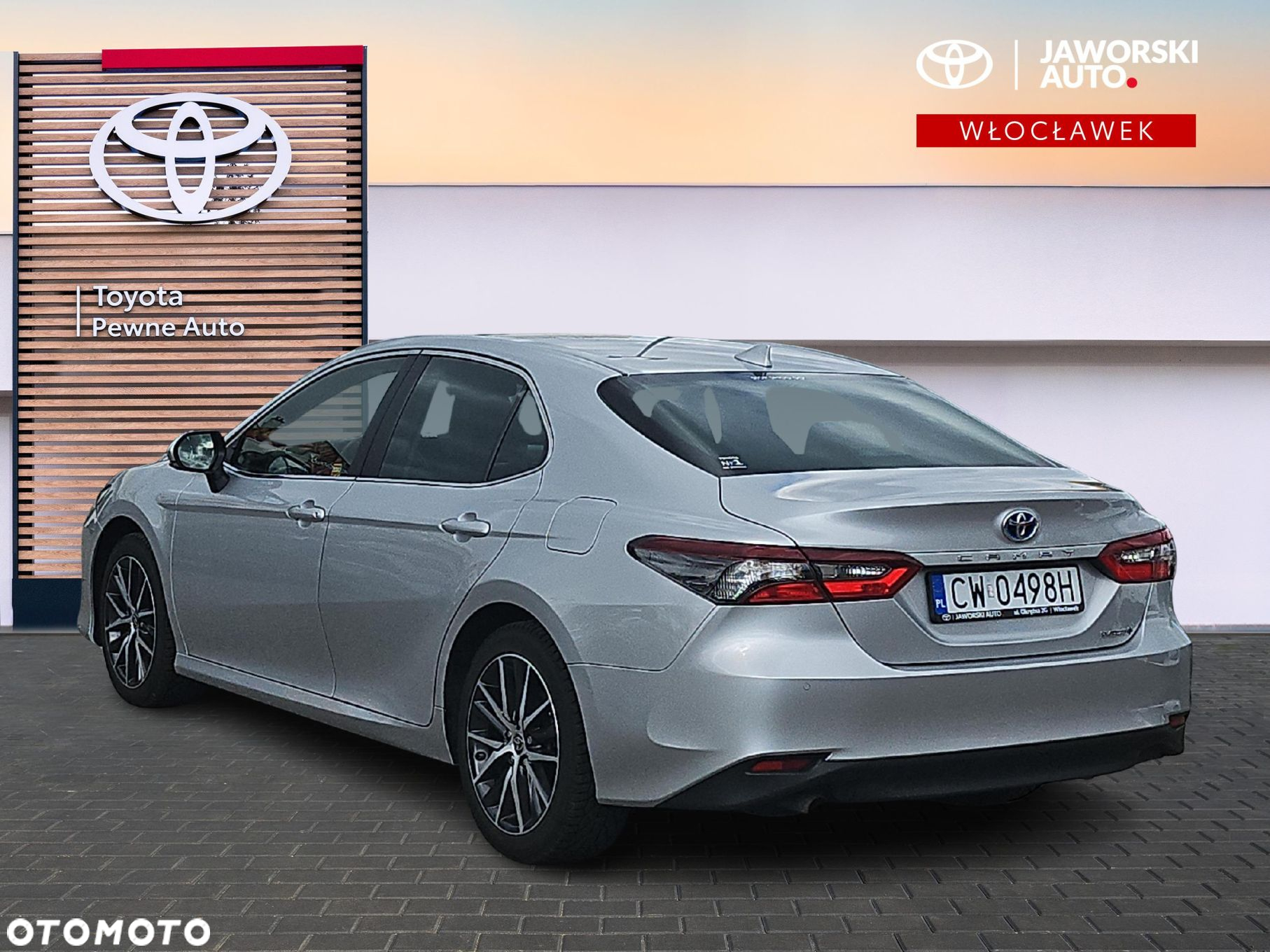Toyota Camry - 4