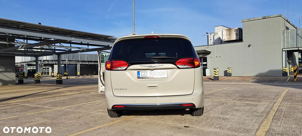 Chrysler Pacifica - 7