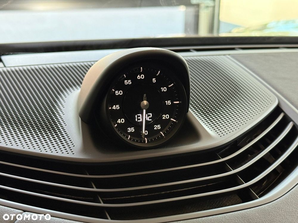 Porsche Taycan - 22