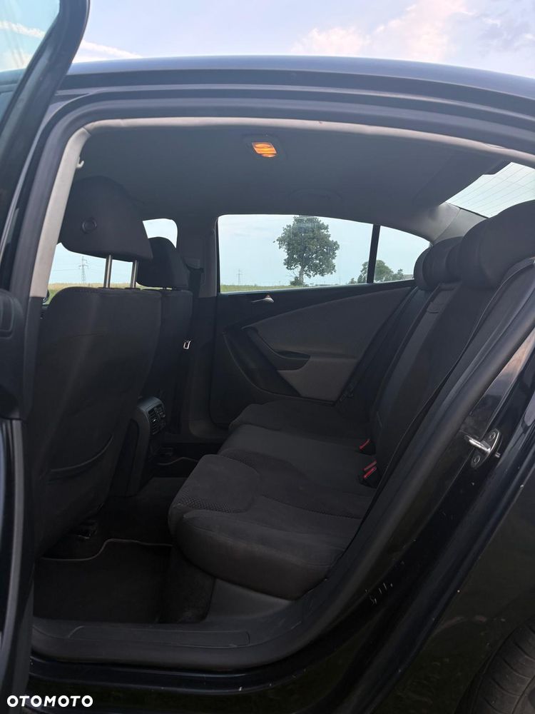 Volkswagen Passat 2.0 TDI Comfortline - 21