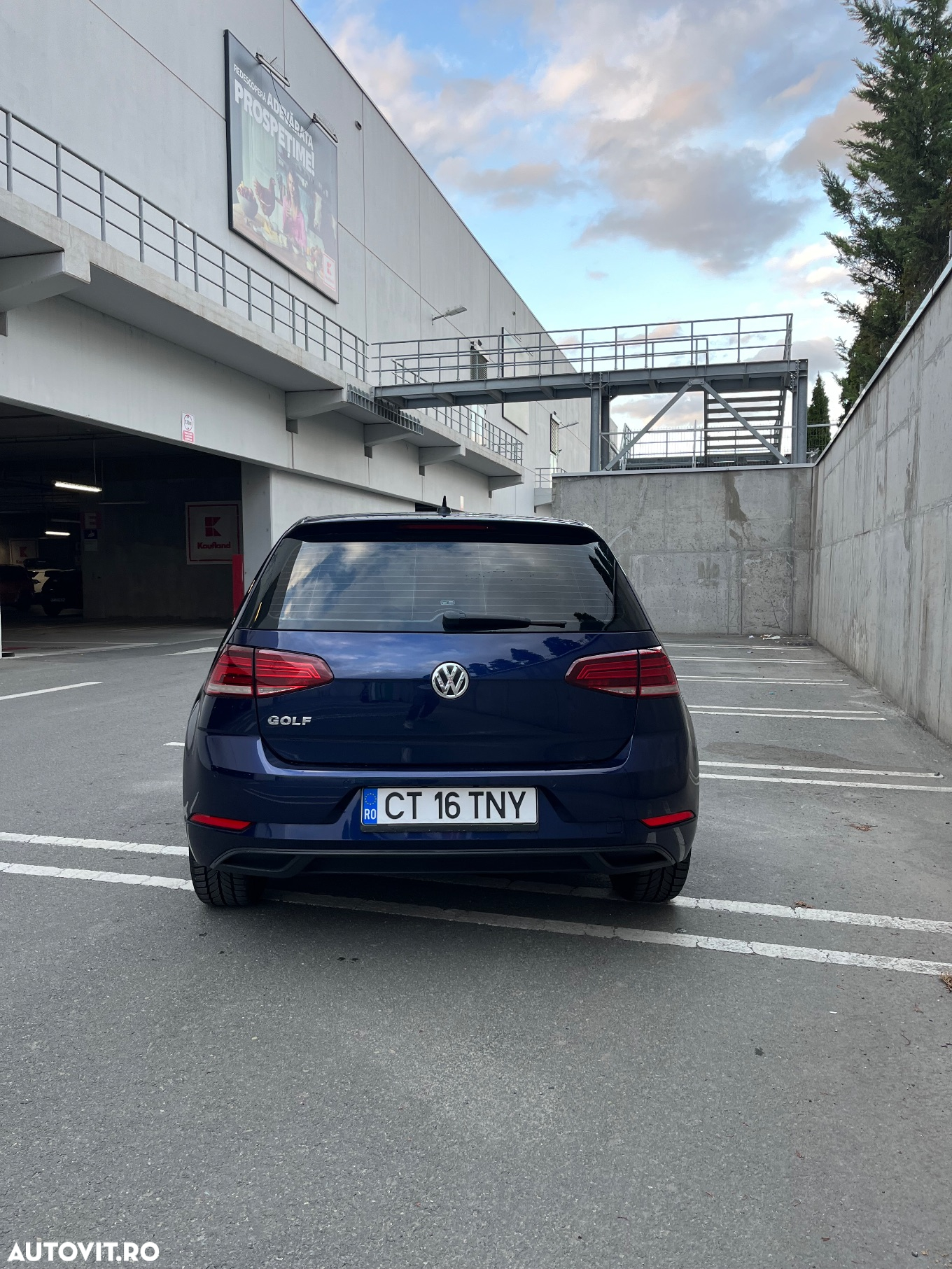 Volkswagen Golf 1.6 TDI Trendline - 6