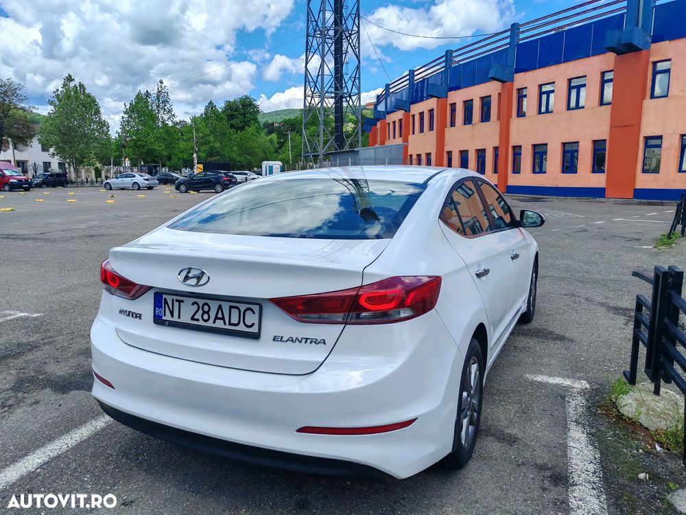 Hyundai Elantra 1.6 MPi Highway - 19