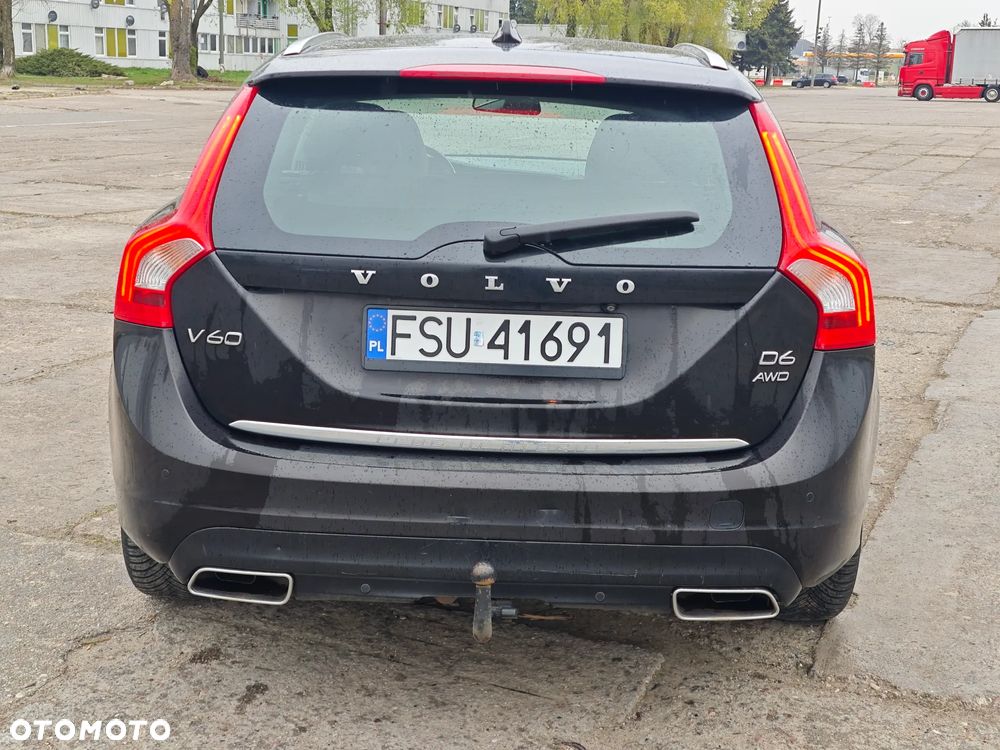 Volvo V60 D6 AWD Plug-in Hybrid R-Design Summum - 6