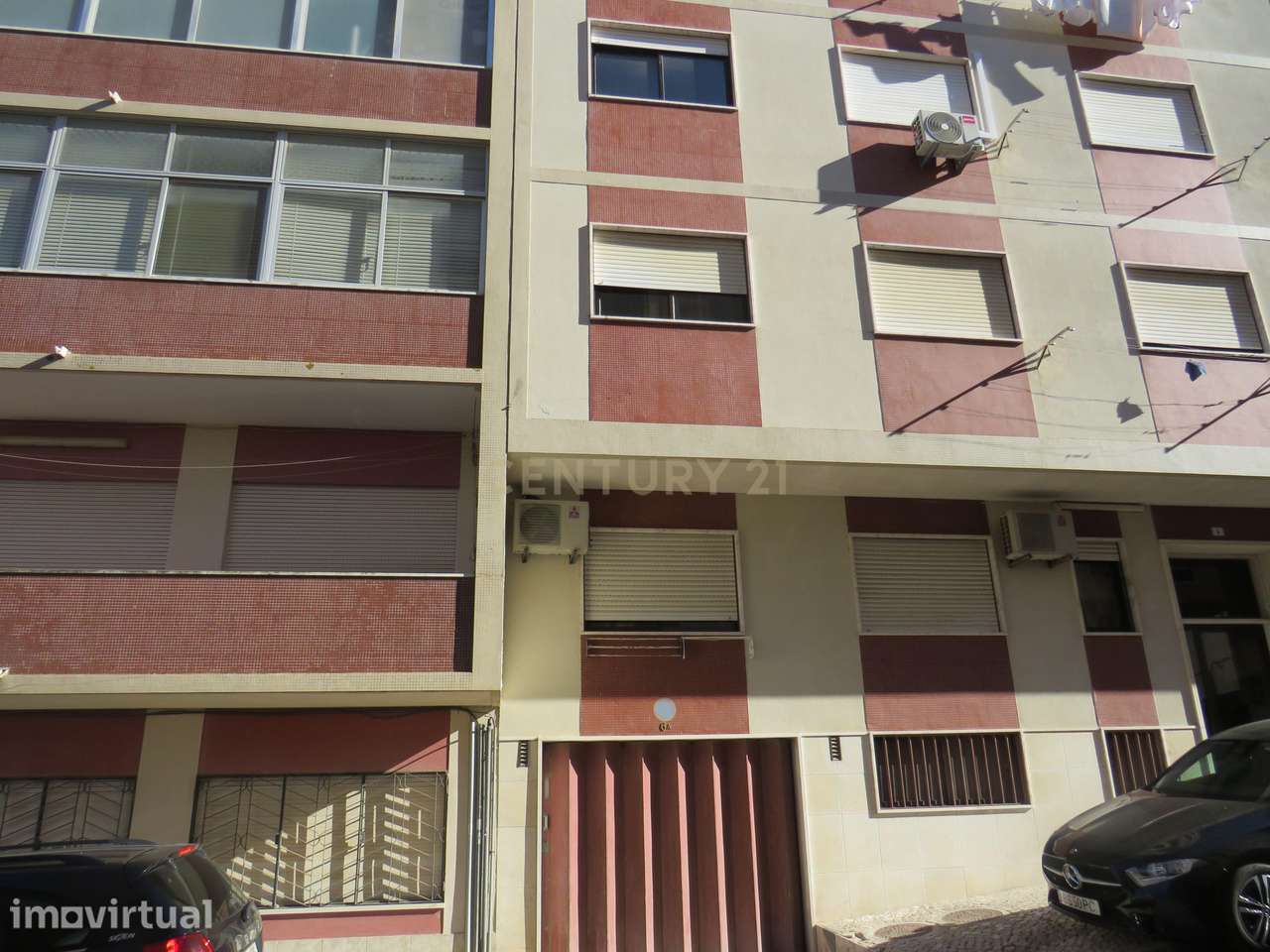 Garagem fechada bem localizada  com bons acessos - Vila Franca de Xira - Grande imagem: 2/12