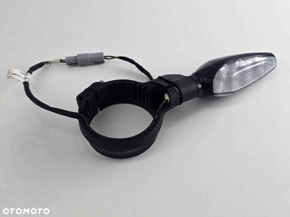 MIGACZ KIERUNKOWSKAZ PRAWY PRZOD  TRIUMPH SCRAMBLER 400 SPEED - 21