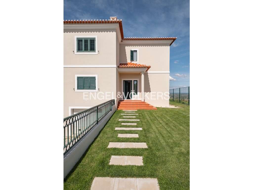 Moradia T4 Renovada e Pronta a Habitar em Palmela - Grande imagem: 2/49