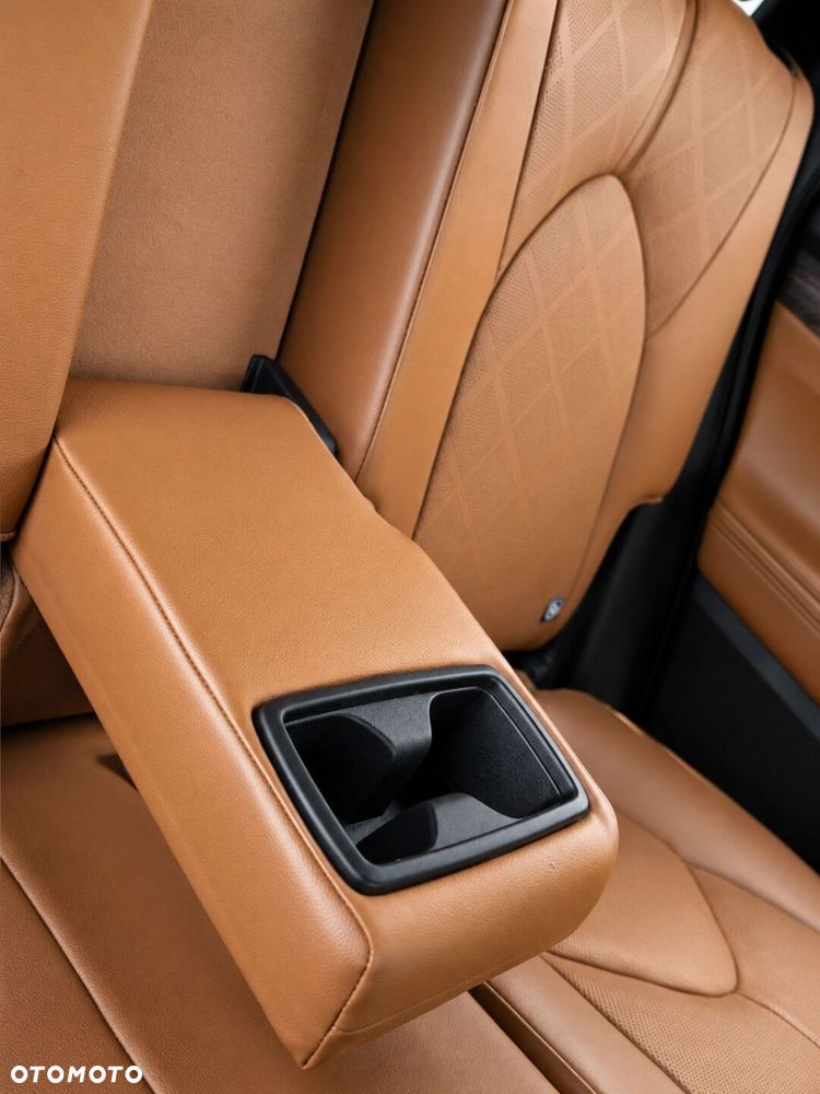 Toyota Highlander 2.5 Hybrid Executive - 24