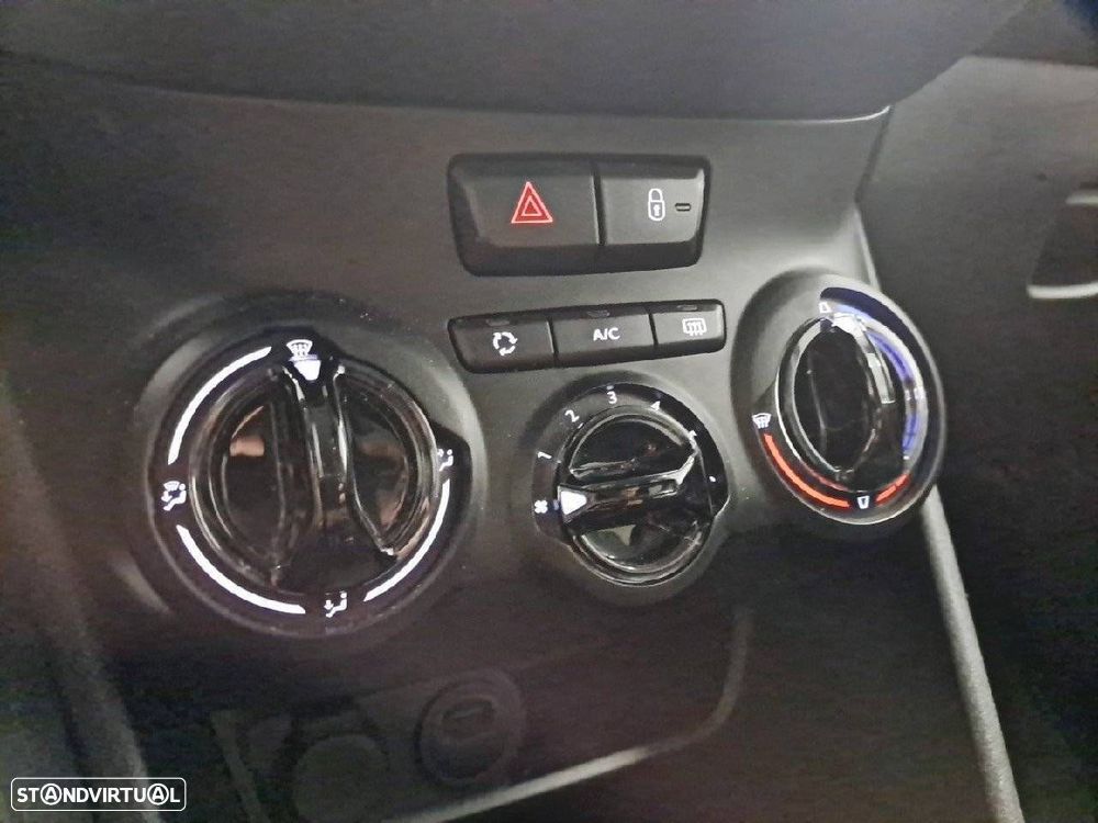 Peugeot 208 1.2 PureTech Signature - 21