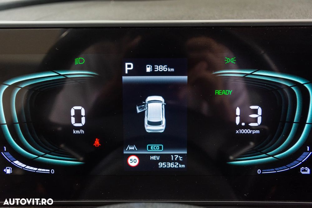 Kia Sportage 1.6 T-GDI PHEV 6AT 4x4 Business Line - 28