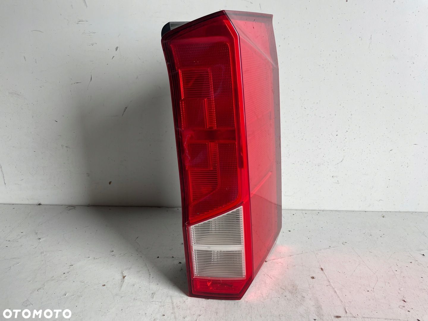 VW Crafter II lampa prawa tył 7C0945096F - 1