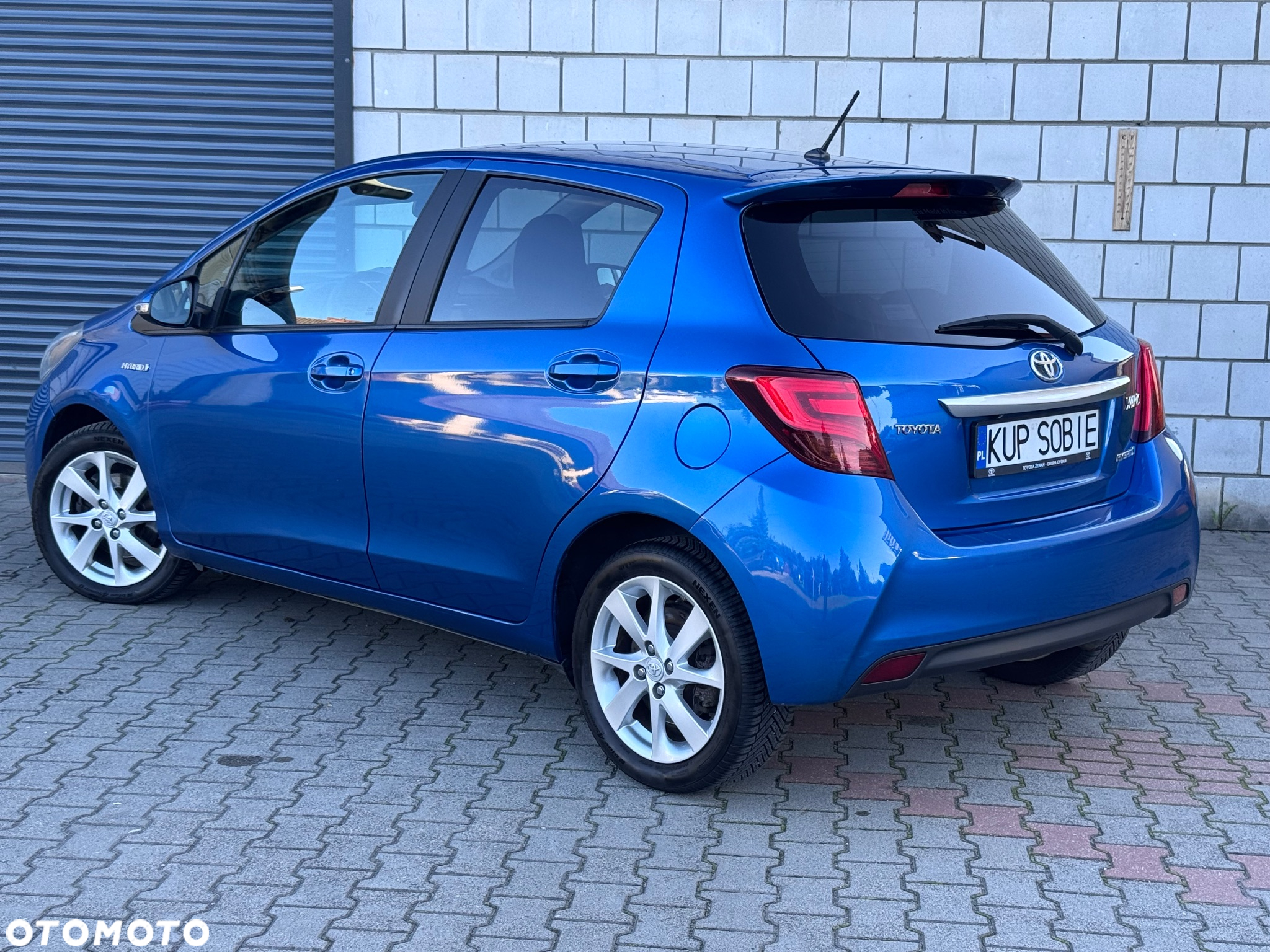 Toyota Yaris Hybrid 100 Premium - 9