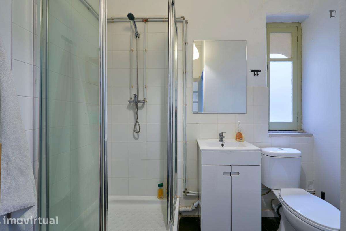 Quarto - localizado em Alameda Lisbon - Grande imagem: 2/25