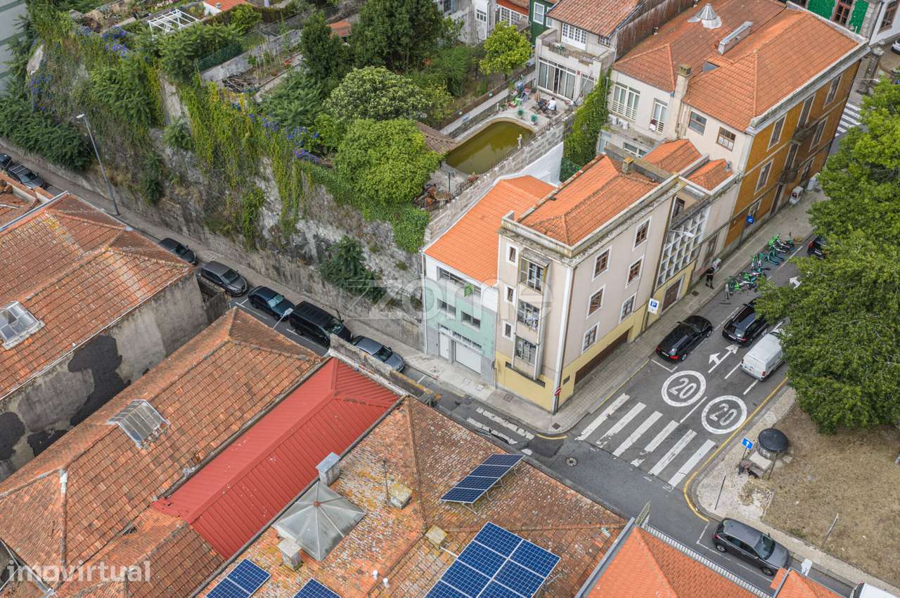Moradia T3 com Garagem Dupla no Coração da Baixa do Porto - Grande imagem: 3/31