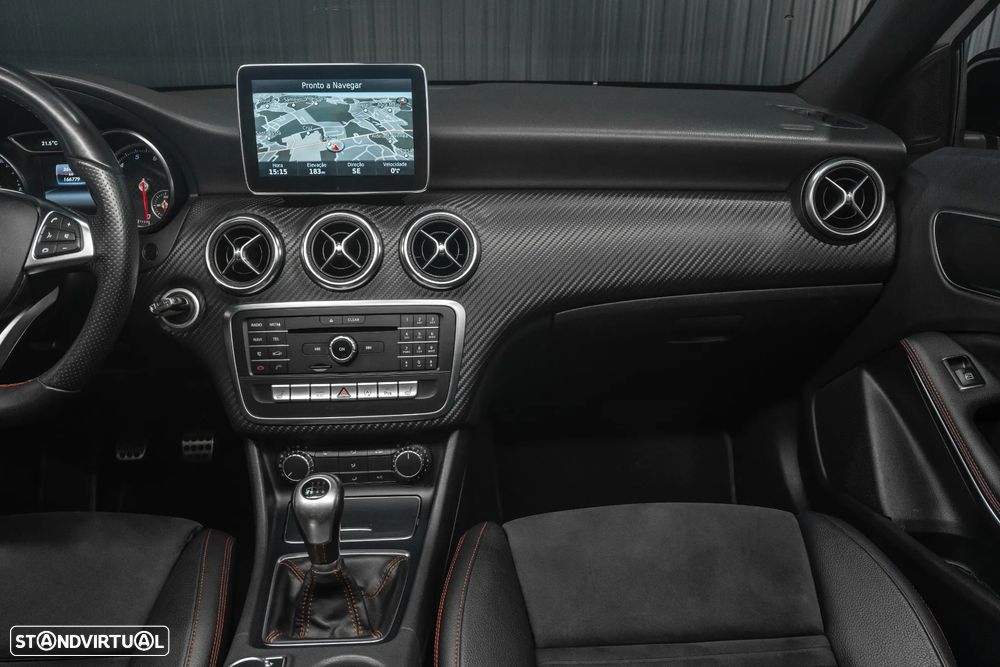 Mercedes-Benz A 180 AMG Line - 9