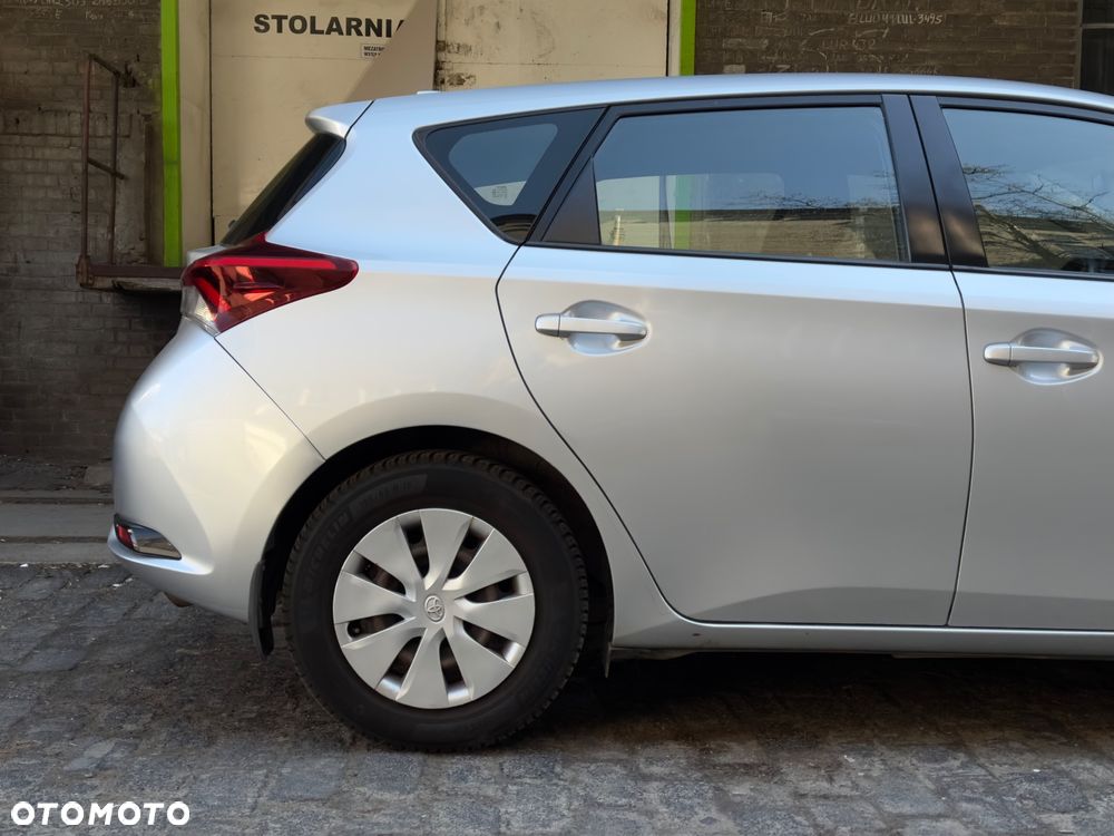 Toyota Auris - 11