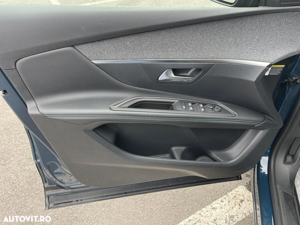 Peugeot 3008 PHEV 300 EAT8 4X4 Allure Pack - 11