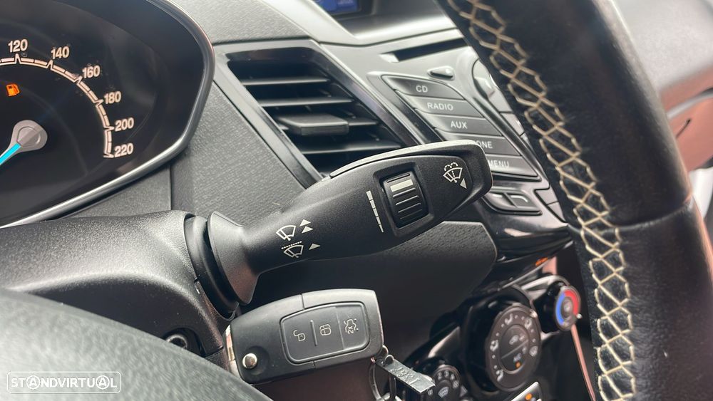 Ford Fiesta 1.0 EcoBoost S&S TITANIUM - 29