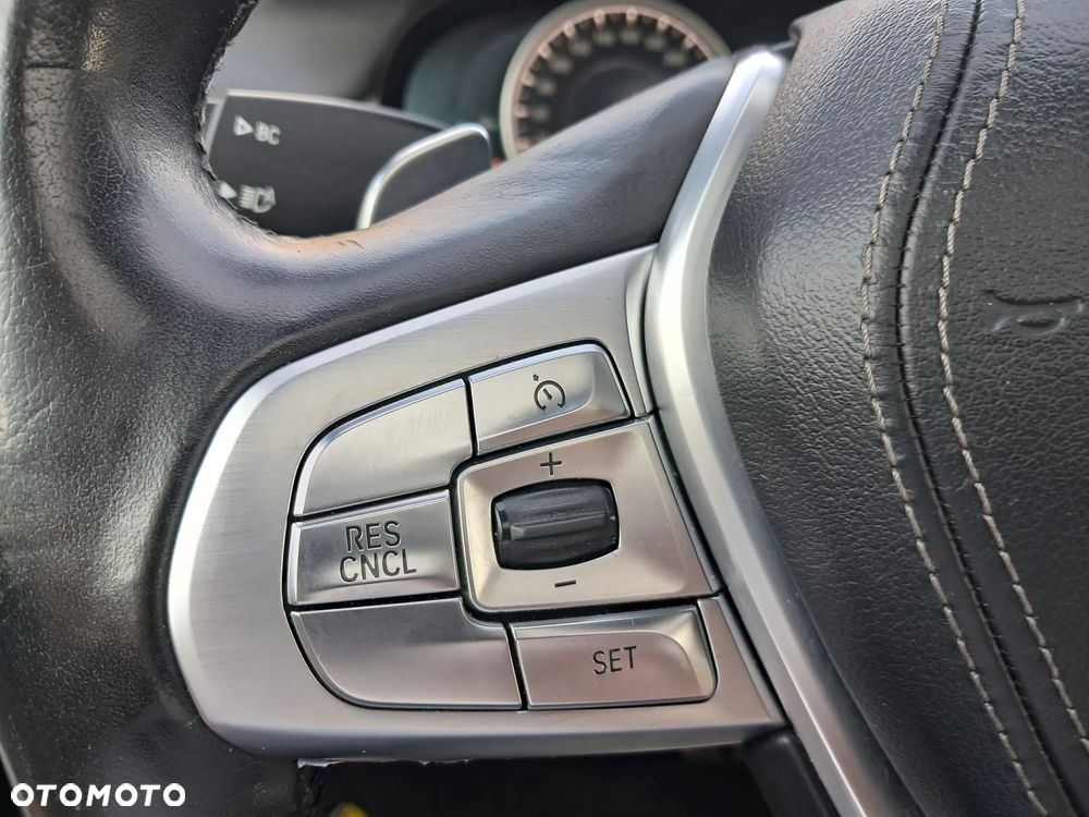 BMW Seria 7 740Li - 23