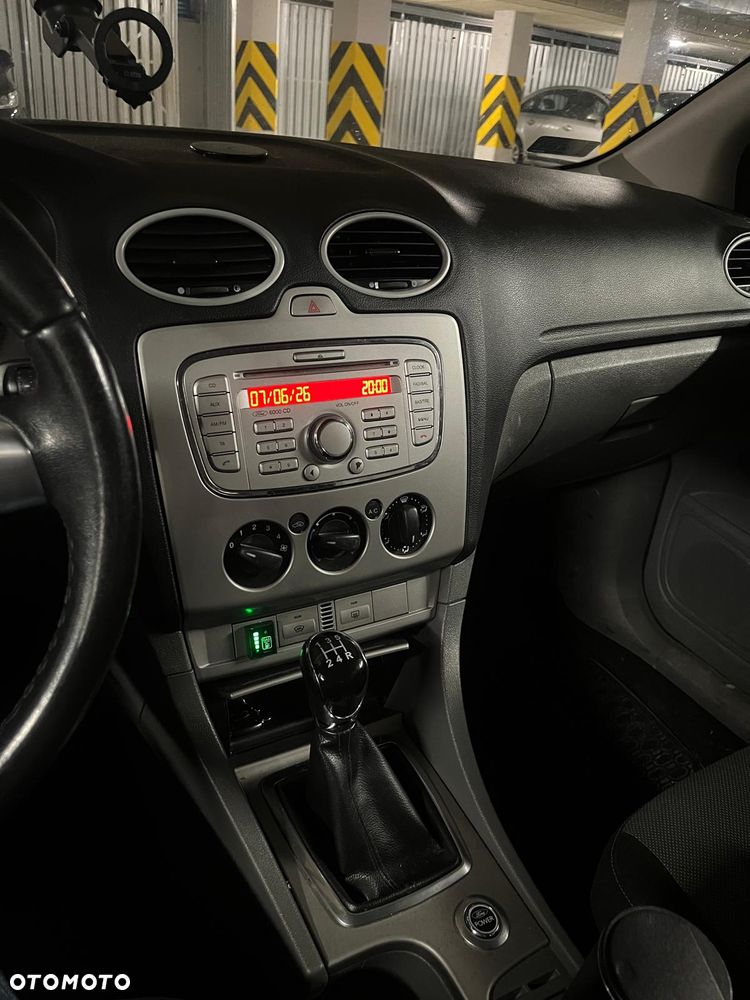 Ford Focus 1.6 Ti-VCT Ghia - 11