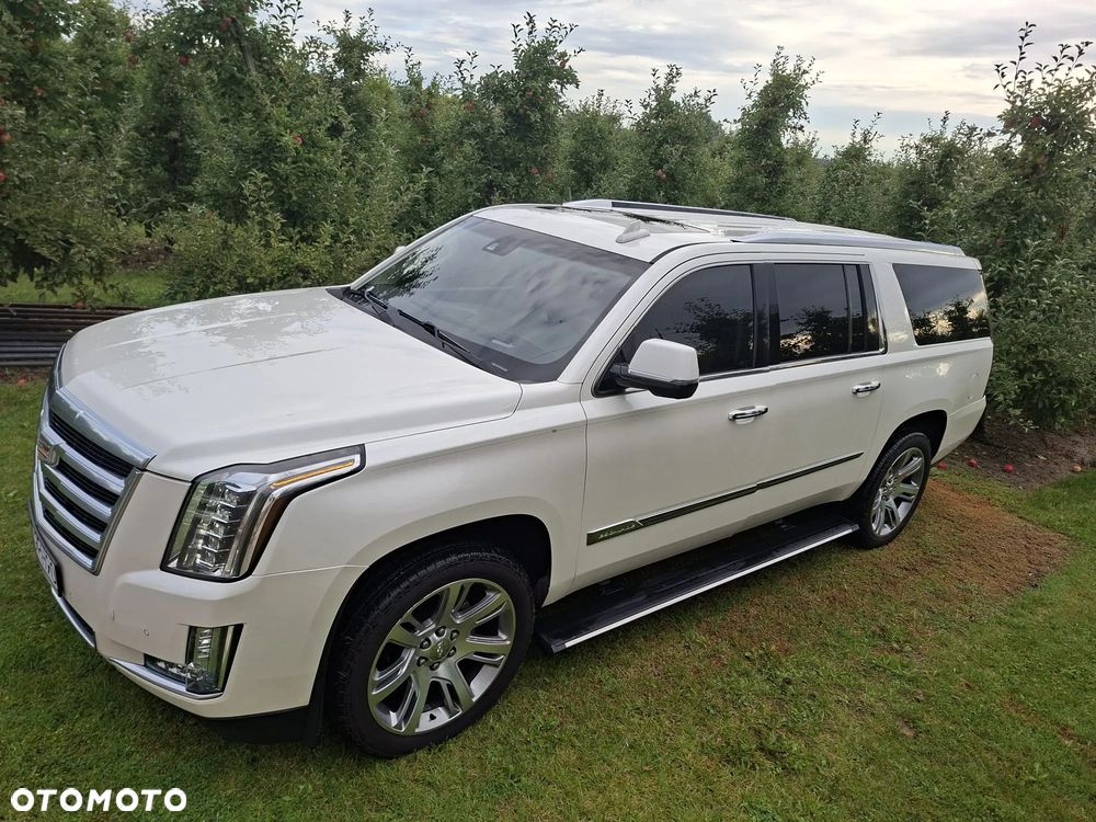 Cadillac Escalade - 2