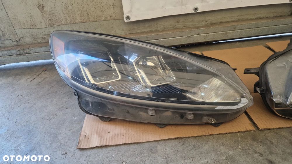 Lampy przednia lewa/ prawa Ford Escape 2020- USA - 2
