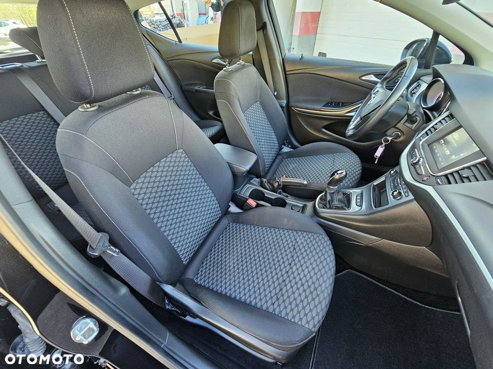 Opel Astra 1.4 T Enjoy S&S - 11