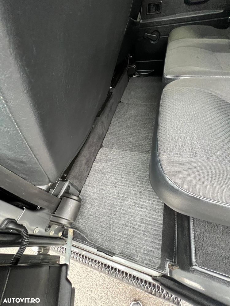 Land Rover Defender 110 2.4I SE - 10