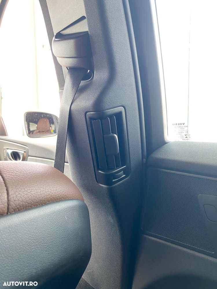 Volvo XC 60 B4 MHEV AT8 AWD Momentum Pro - 21