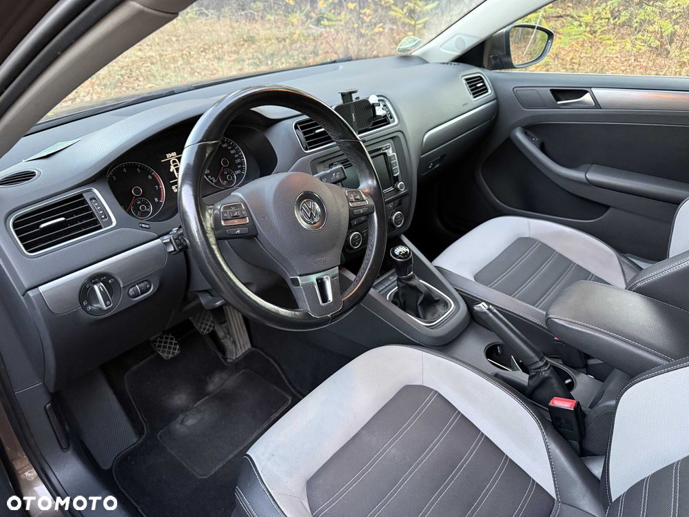 Volkswagen Jetta - 7