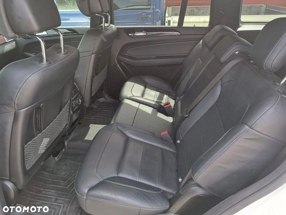 Mercedes-Benz GLS - 12