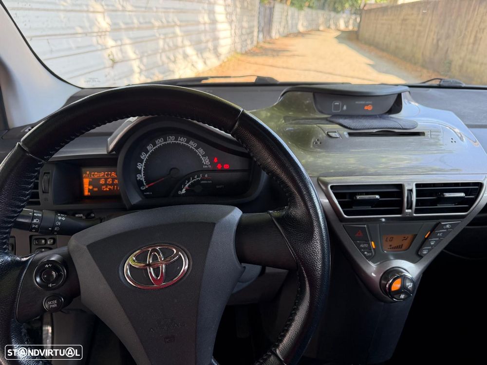 Toyota iQ - 9