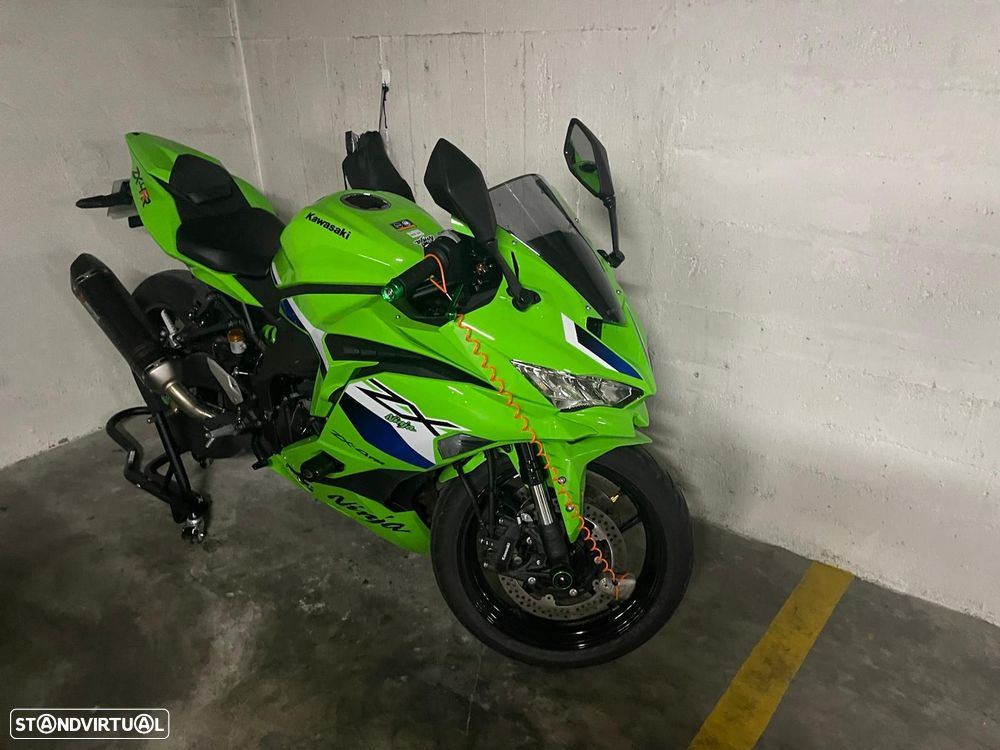 Kawasaki ZX 4RR - 13