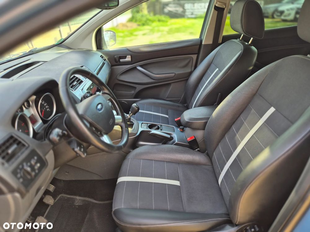 Ford Kuga 2.0 TDCi 2x4 Titanium - 5