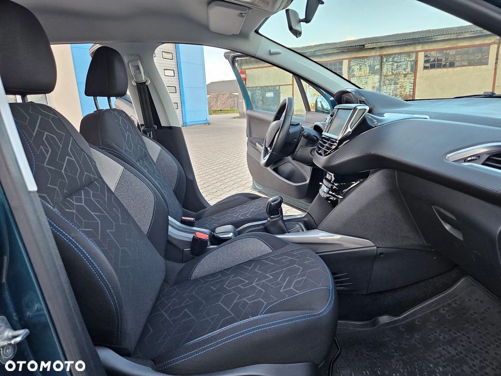 Peugeot 2008 1.2 Pure Tech Style S&S - 11