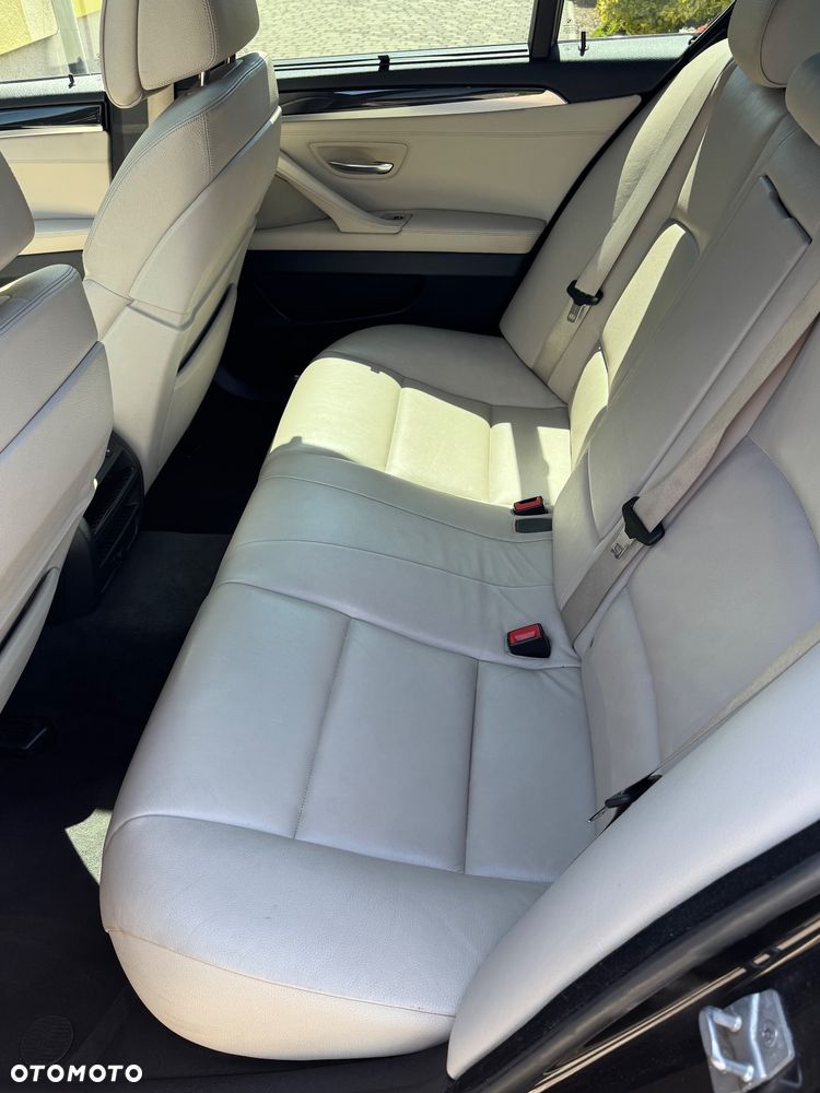 BMW Seria 5 535i xDrive Sport-Aut - 10
