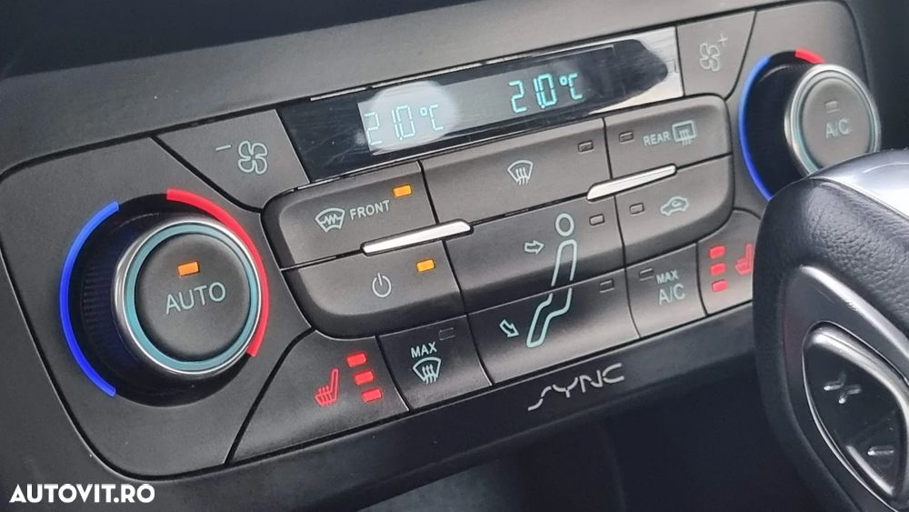 Ford Focus 1.5 TDCi Powershift Titanium - 13