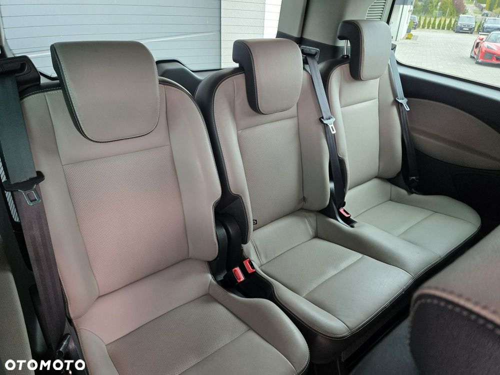 Ford Tourneo Custom - 8