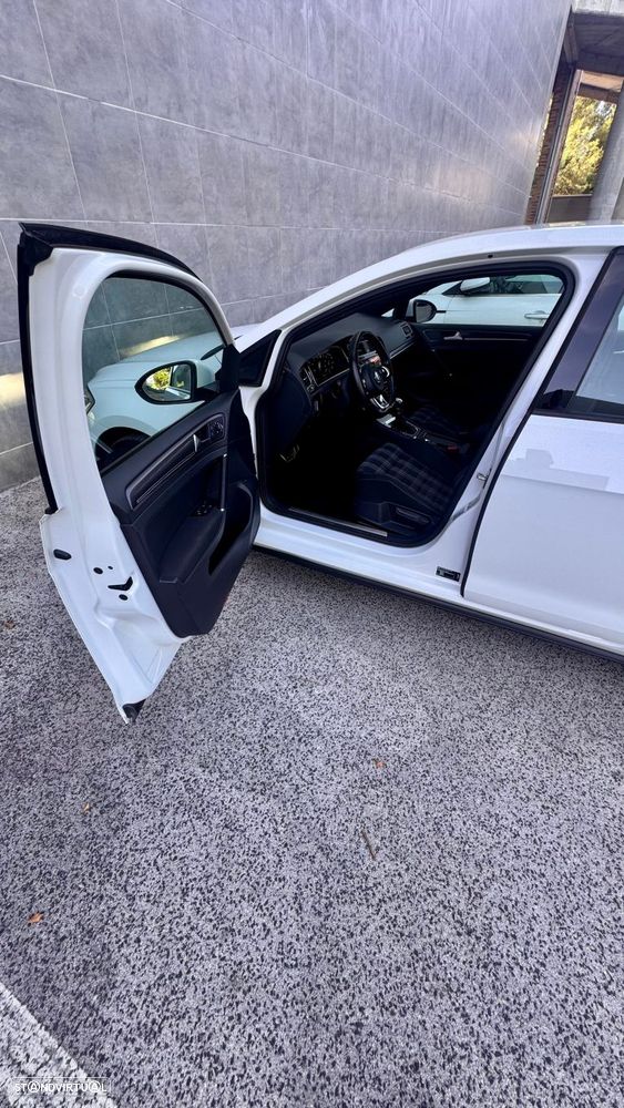 VW Golf - 9