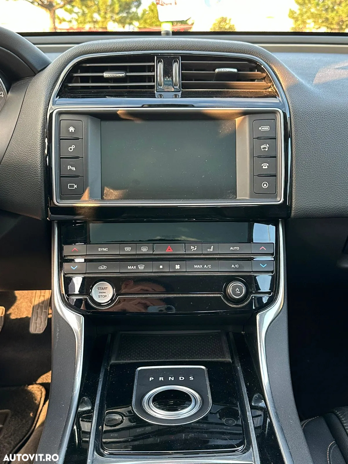Jaguar XE 2.0 Portfolio - 11