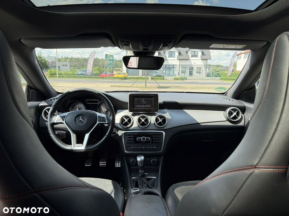 Mercedes-Benz CLA 180 AMG Line - 16