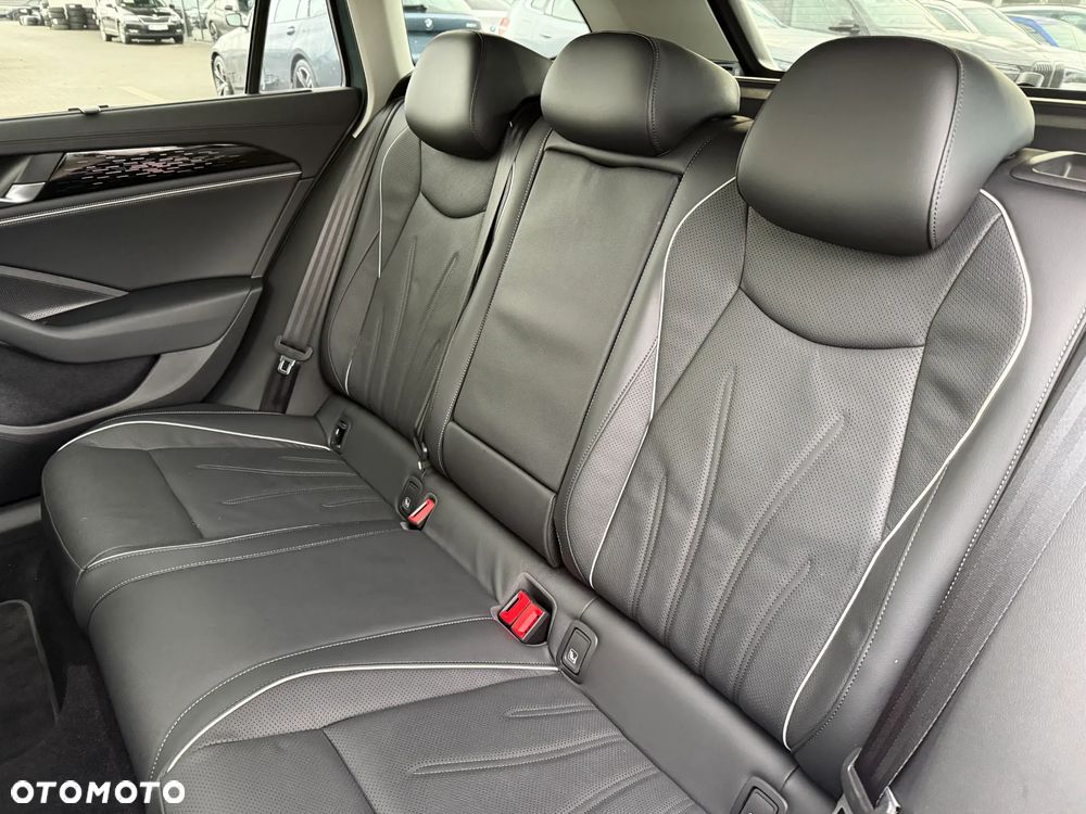 Volkswagen Passat Variant 2.0 TDI SCR DSG Elegance - 26