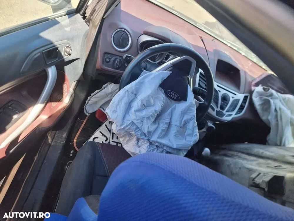 Dezmembrez Ford Fiesta 6 an 2011, motor 1.4 tdci 70cp cod KVJA, cutie de viteze manuala 5+1 trepte - 5