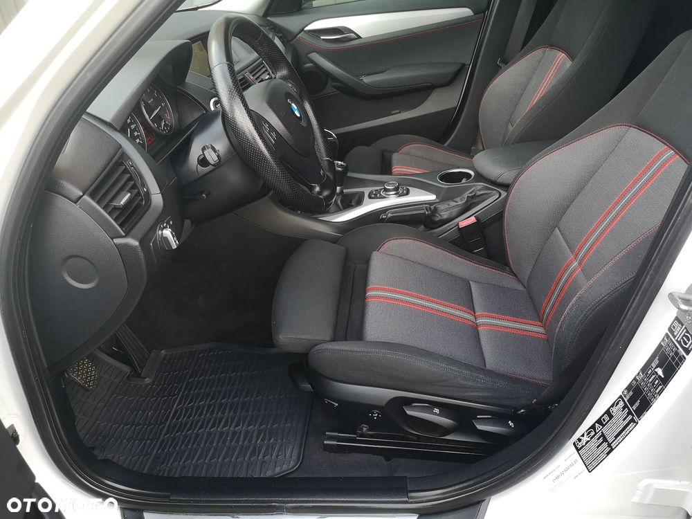 BMW X1 xDrive20i Sport Line - 27