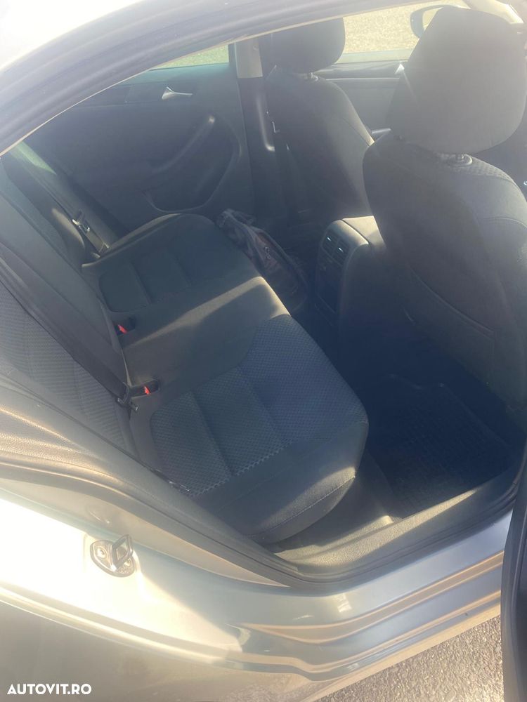 Volkswagen Jetta - 6