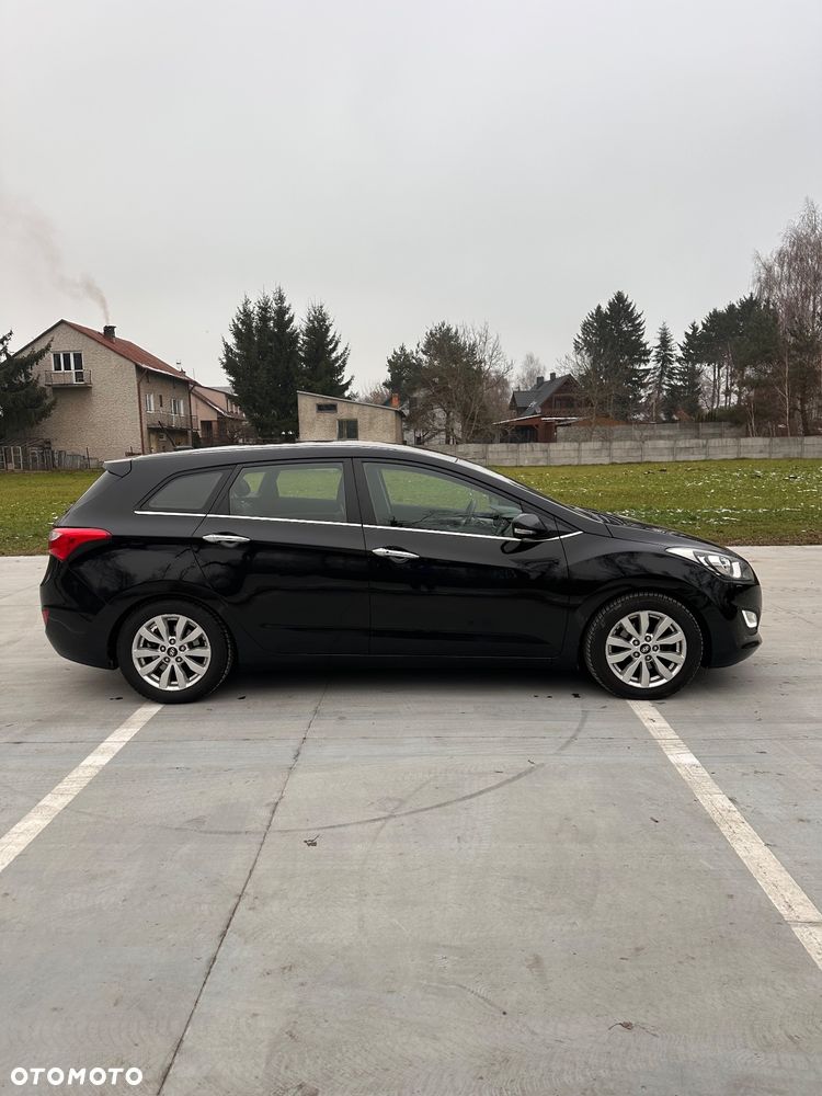 Hyundai i30 1.6 CRDi Automatik Style - 4