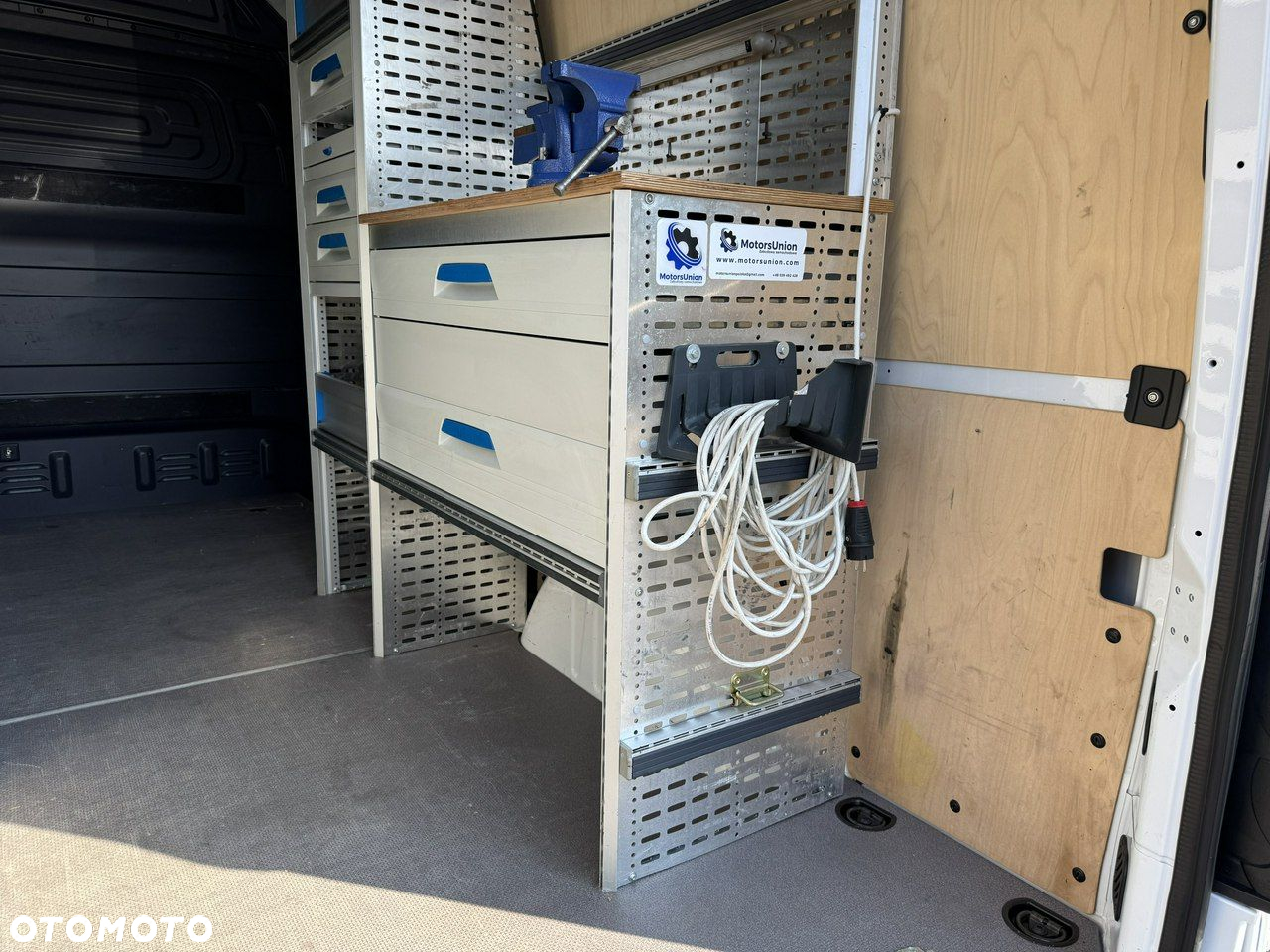 Mercedes-Benz Sprinter - 21