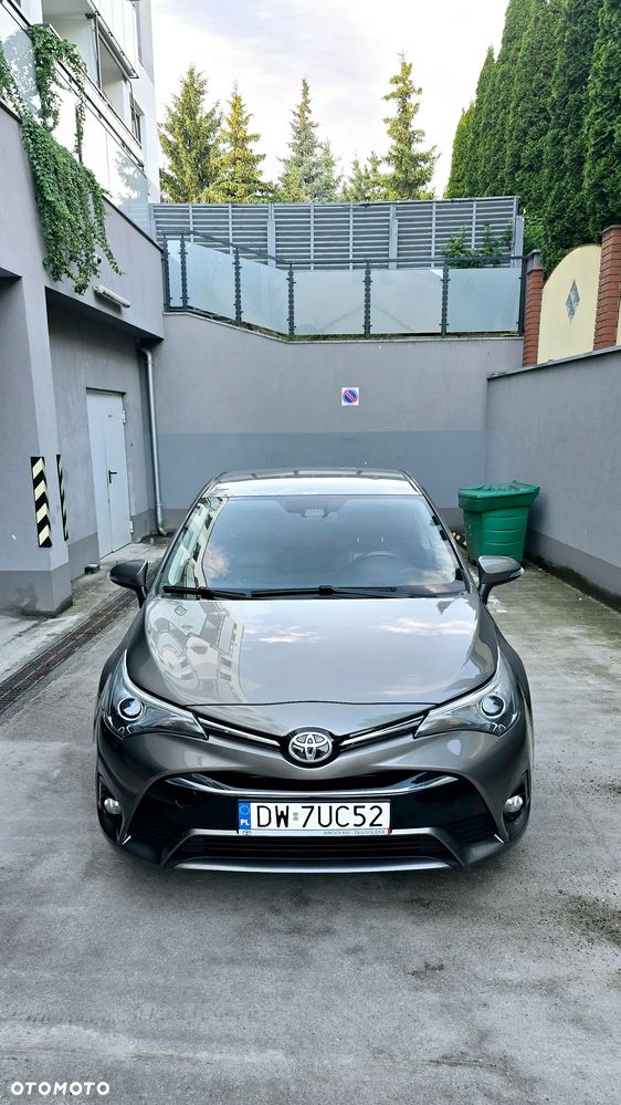 Toyota Avensis 1.8 Premium MS - 9